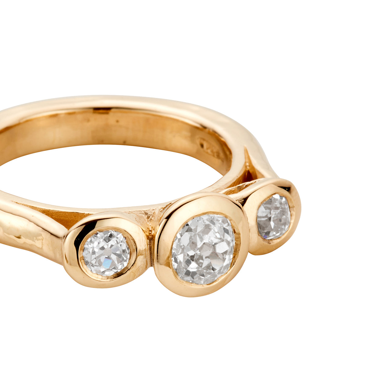 MAIELLA Gold Round Three Diamond Ring