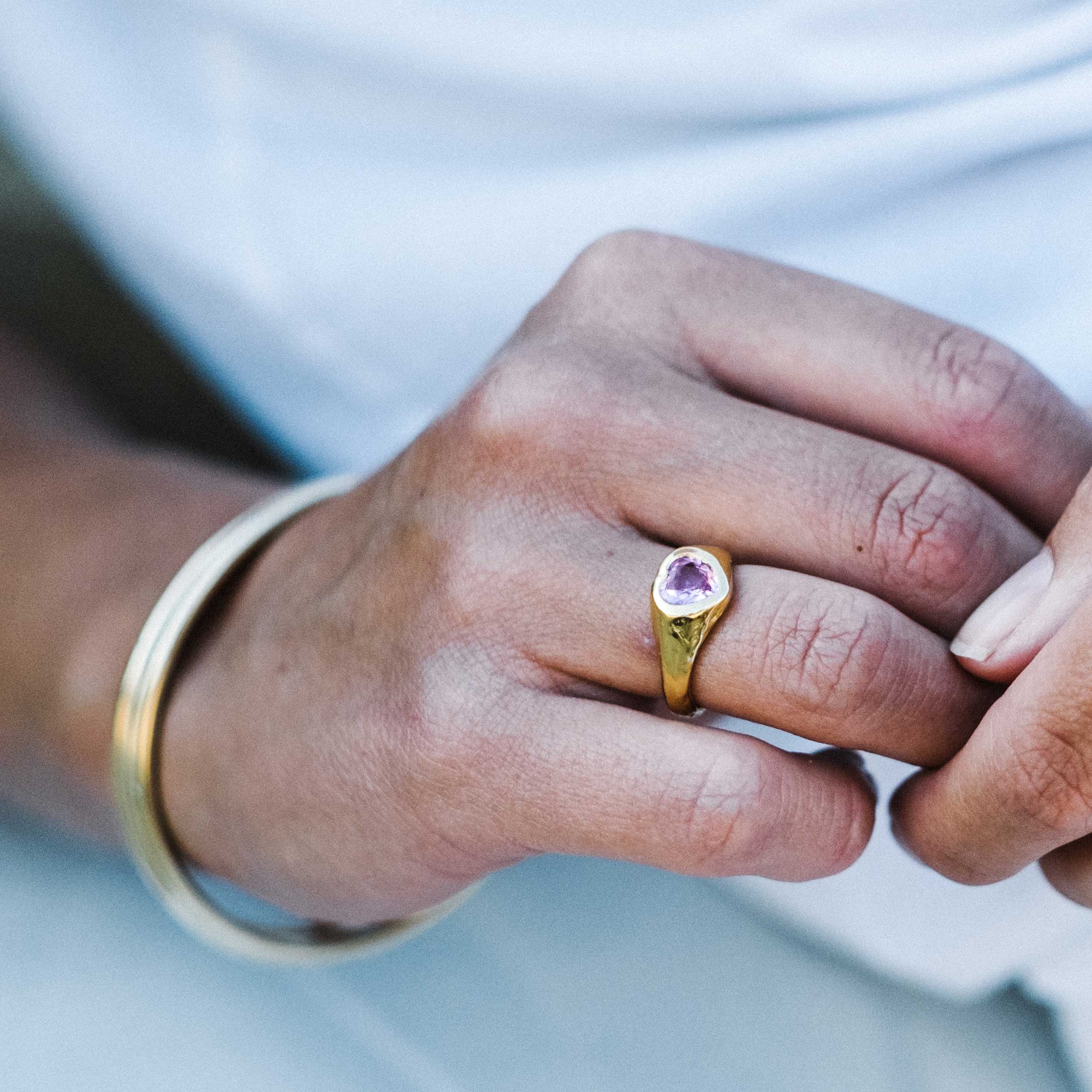 PETIT AMOUR Gold Pink Sapphire Heart Ring