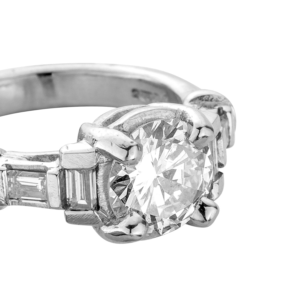 The EIGER Platinum Diamond Ring